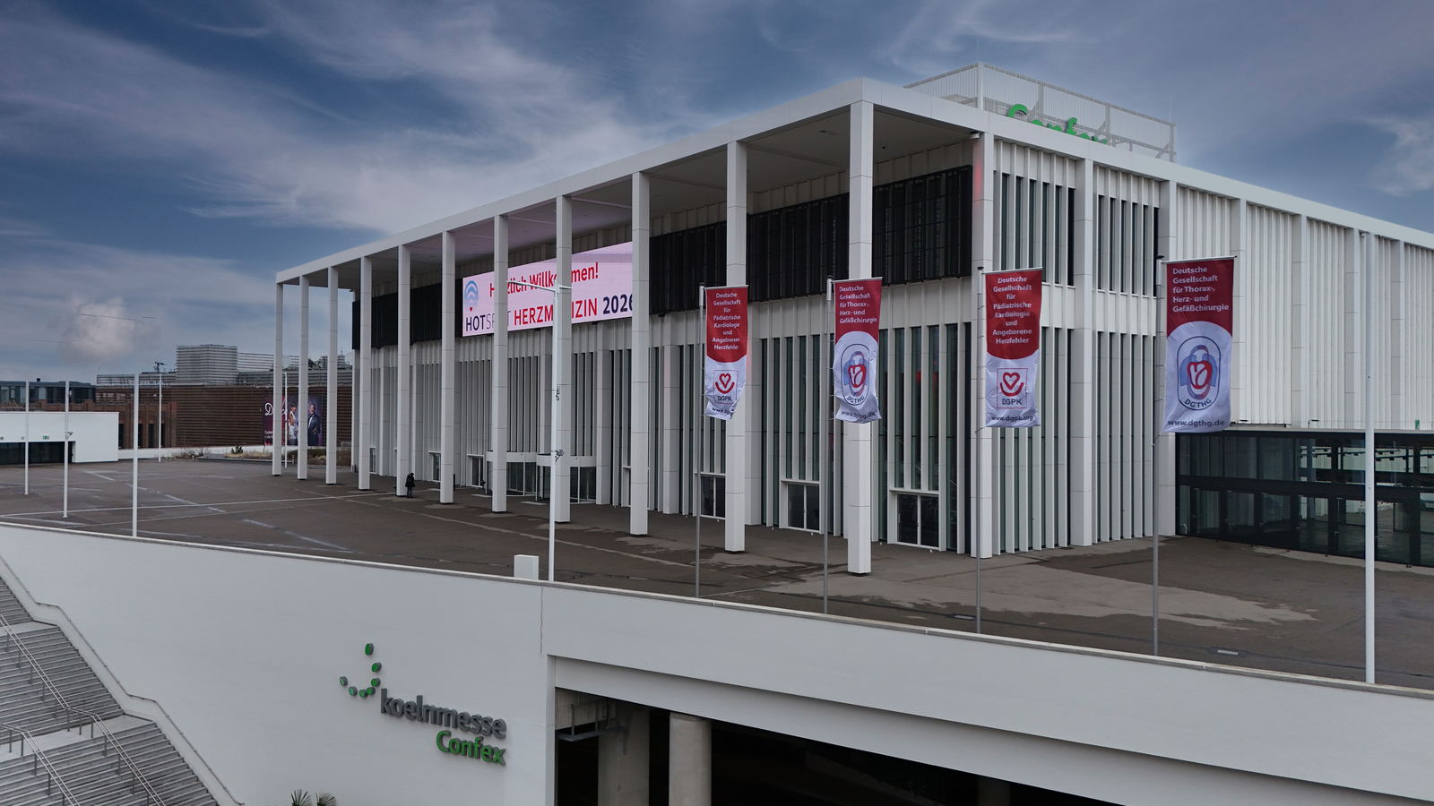 Das Confex in Köln mit den Bannern der DGTHG und der DGPK